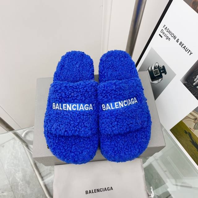 顶级版本 厚底真羊毛！新色！Balenciag 巴黎世家潮品毛拖 ！ 最新的 Political Campaign 徽标刺绣！高级感满满当当！ 欧美名媛 明星